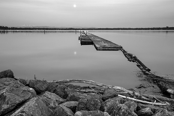 4-01~Monochrome~Bay Solitude~Margaretha Maryk