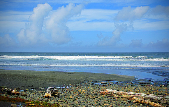 Vertical Clouds at Lincoln City, Oregon, Beach - Suzy Clemenz